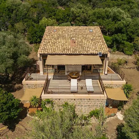 Nyaraló Signura, Maison Entre Et Maquis