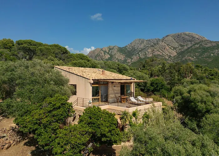 Signura, Maison Entre Et Maquis